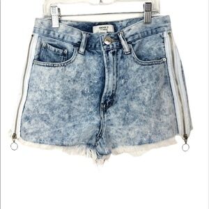 3/$25 🙌🏼 Forever 21 Acid Wash Zipper Side High Waisted Short Jean Shorts 26